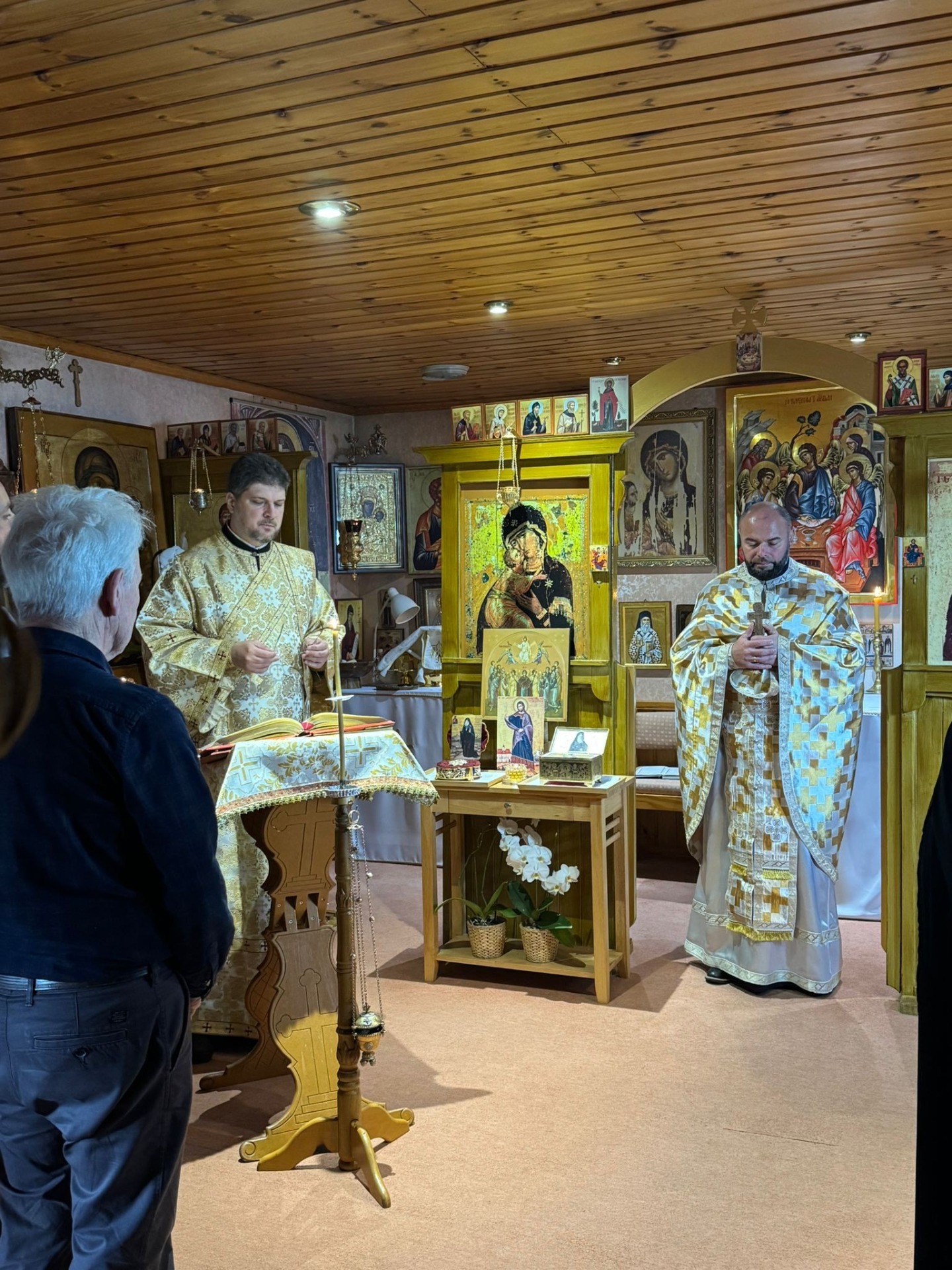 Mănăstirea Ortodoxă "Izvorul Tămăduirii", Ard Ciaran, Raghrabeg, Shannonbridge, Co. Roscommon, N37Y153.
